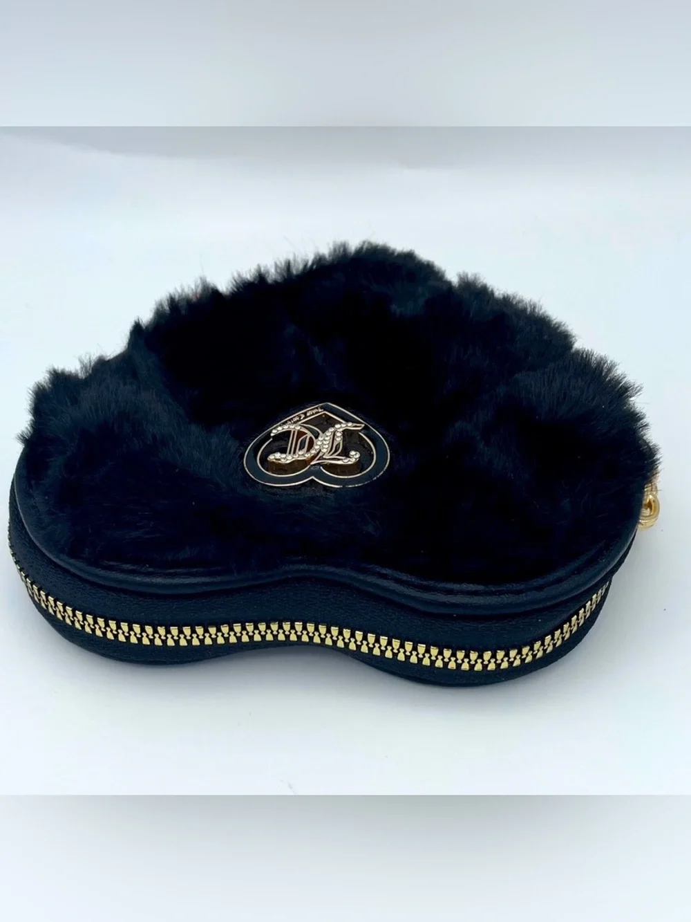 Juicy Couture Furry “Get Cozy” Zip Around Wristlet NWT